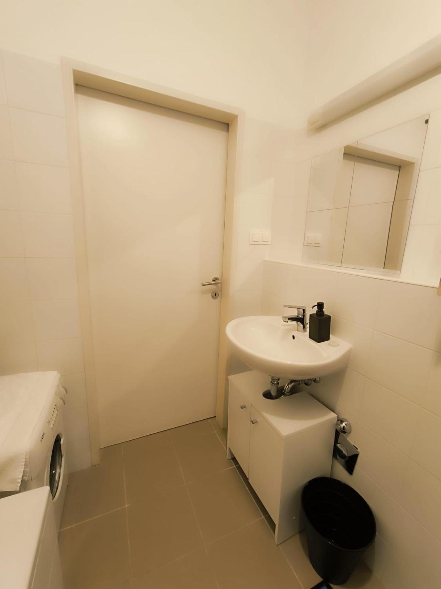 Pretty Apartment Next To Metro Station Vienna Exterior photo